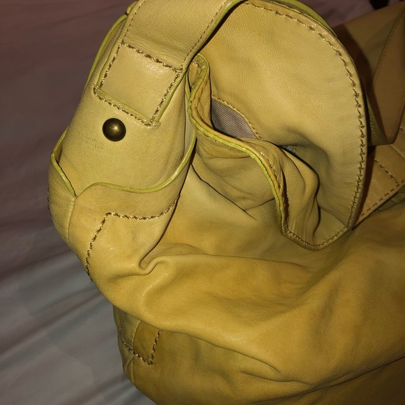 Unique 💯 Lamb Skin Gap satchel - Picture 4 of 8